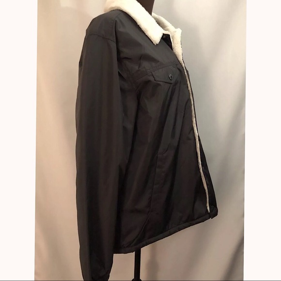 LEVI’S Men’s Sherpa Coach Trucker Jacket - Picture 6 of 8